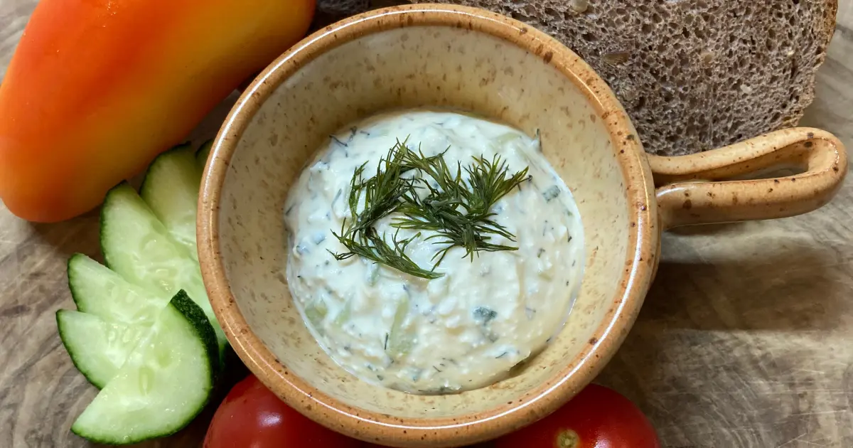 kapros-tejfölös uborkasalátakrém