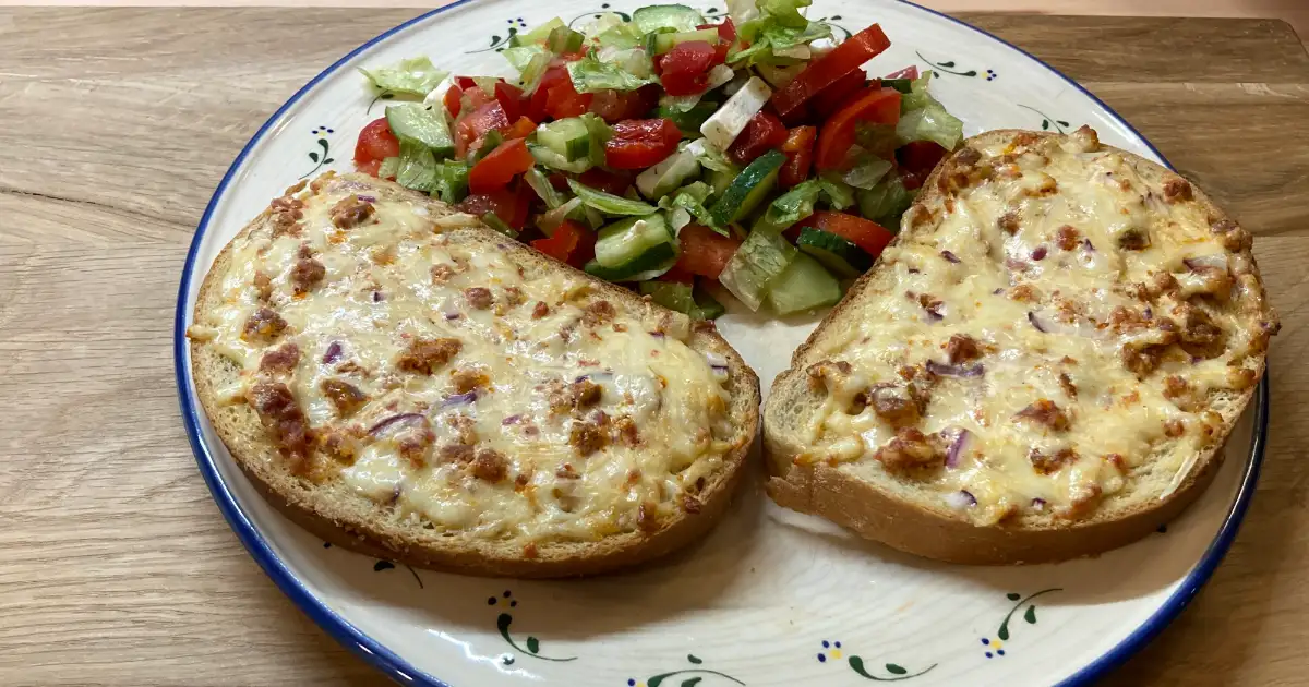 kolbászkrémes melegszendvicsek